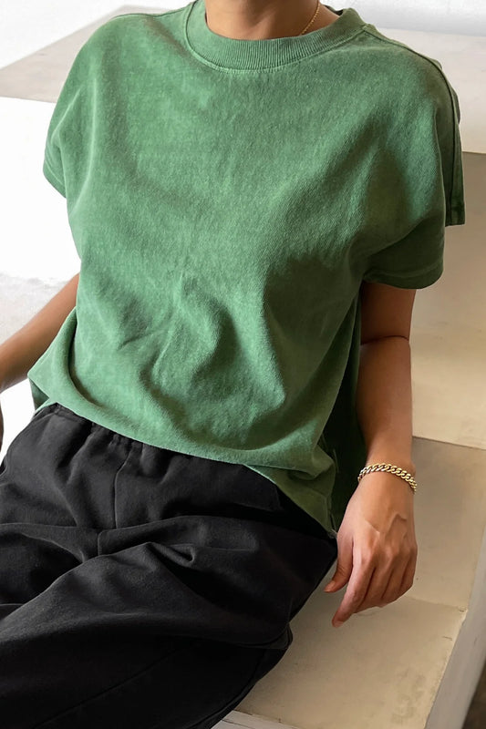 Le bon Shoppe Jeanna Tee in Basil