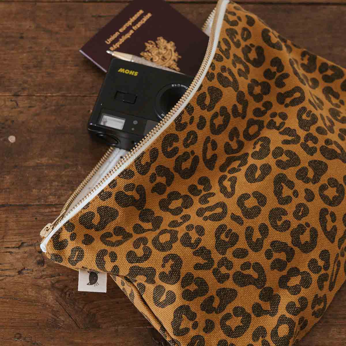 Lili Flat Pouch in Caramel Leopard